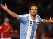 九游娱乐网站-阿劳霍关键节点连续得分，阿尔及利亚力克伊拉克的战术启示