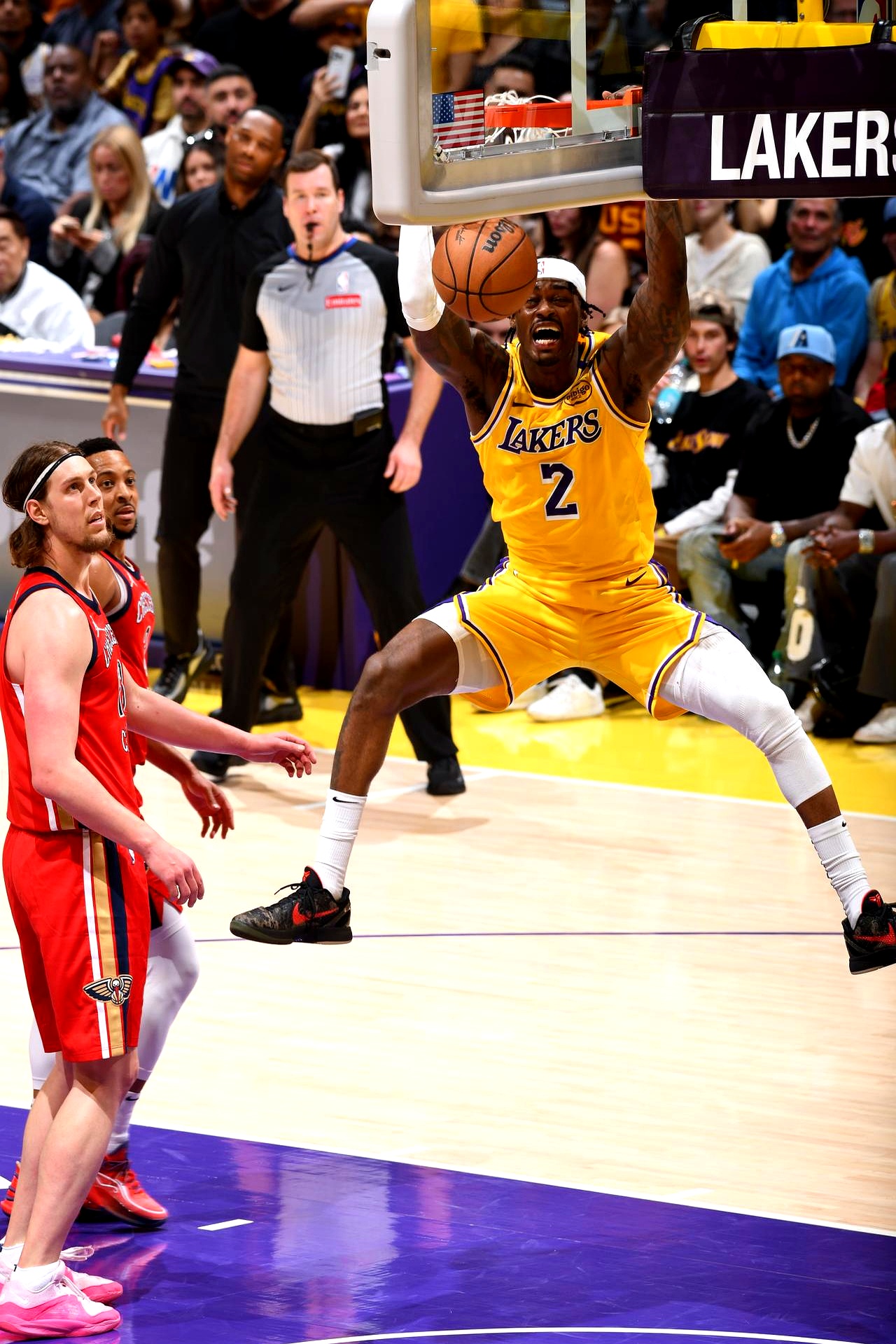 湖人遭雷霆反击，詹姆斯难以单挑