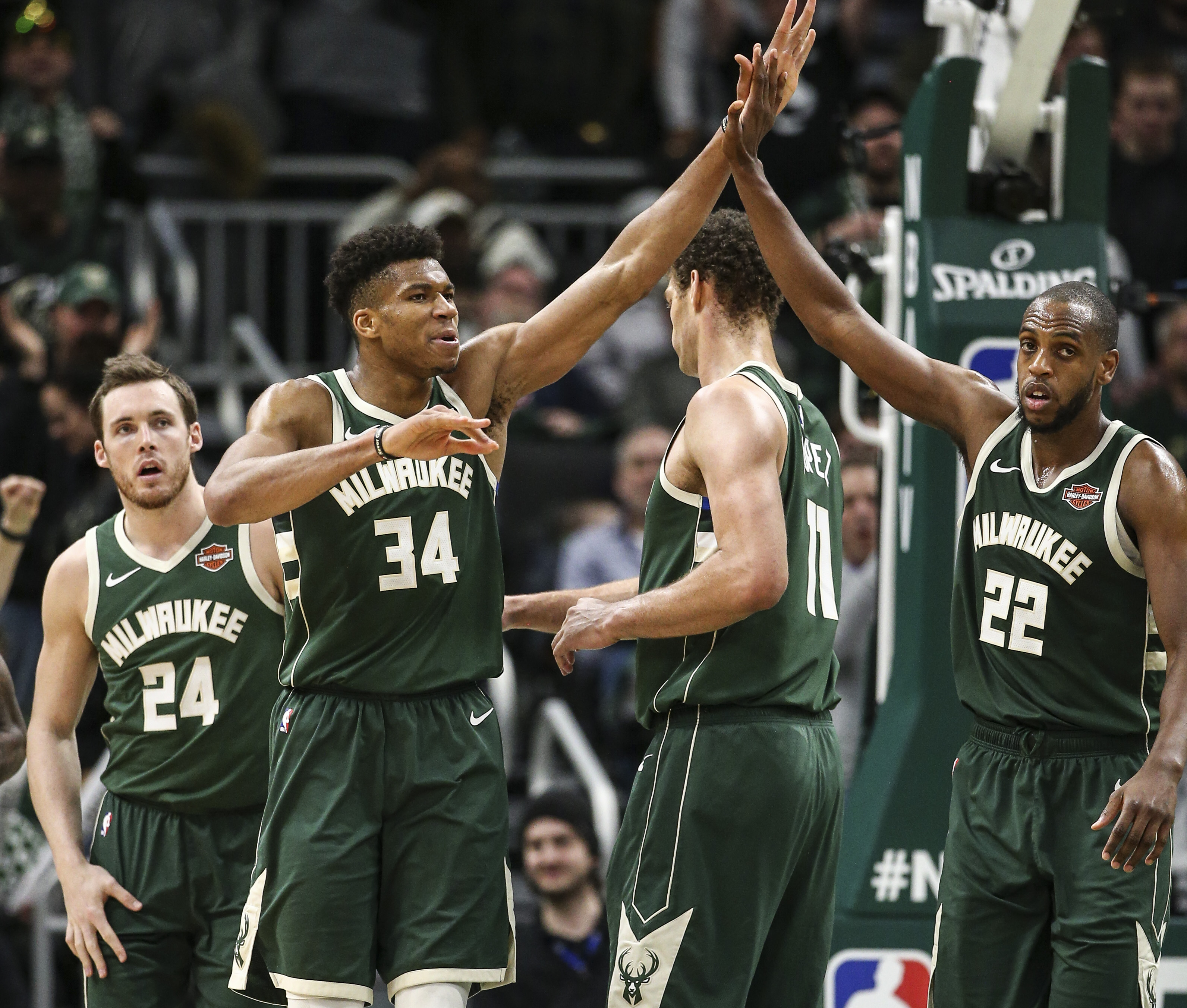 雄鹿队年轻球员表现出色，成为球队新火力