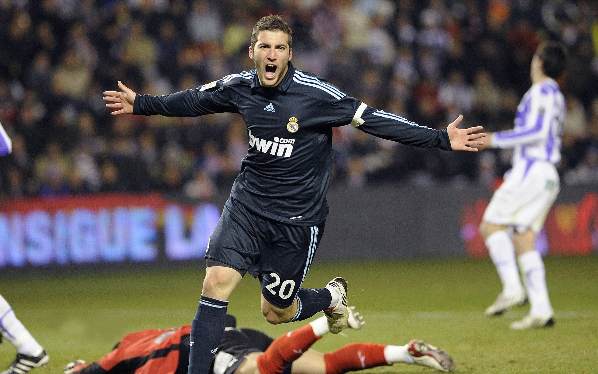 森林狼打穿广东队，小贾伦在意甲焦点战接管比赛，跨体育领域的统治力启示