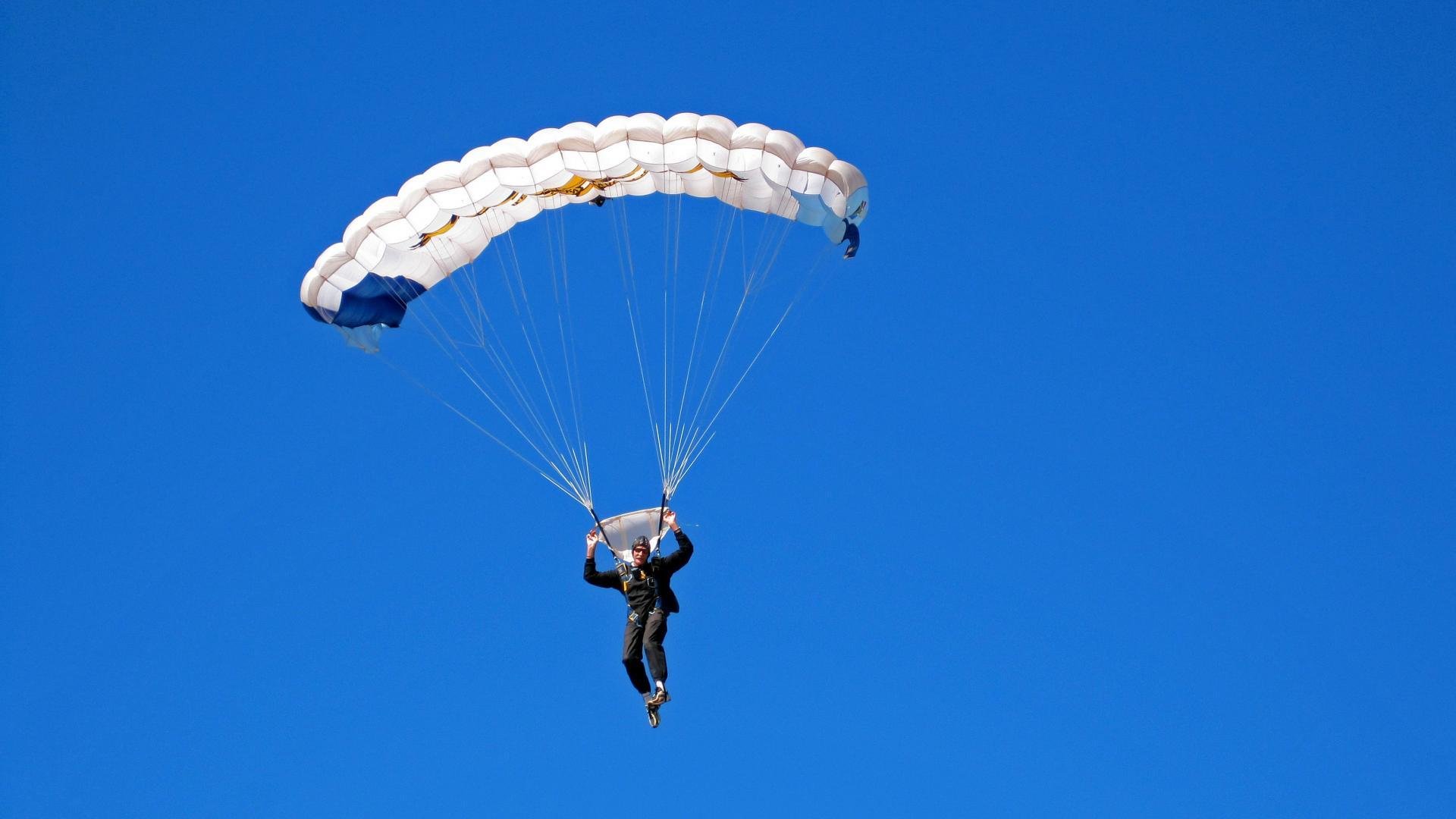 冷门之夜的唯一剧本，瑞典战车碾过三狮，张继科一剑封喉